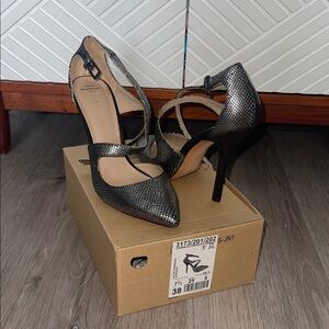 Zara faux snake skin metallic pump size 7.5 (EU 38)